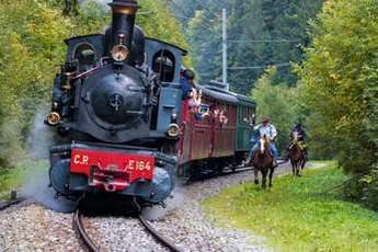 Photo - L'attaque du petit train à vapeur des Franches-Montagnes